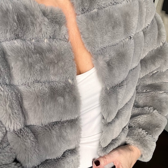 Faux fur jacket - Picture 8 of 8